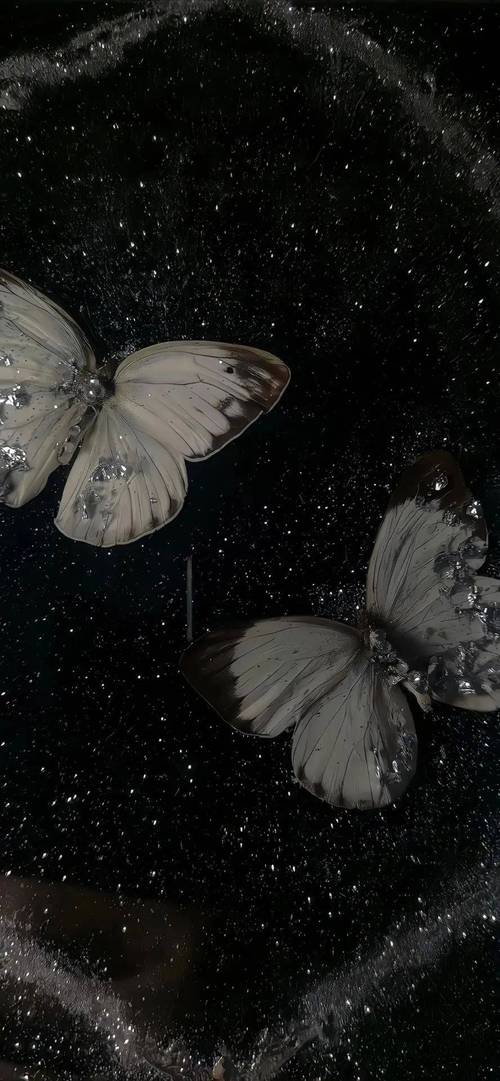 高级感黑色背景图很有仙气别为了不重要的人乱了心