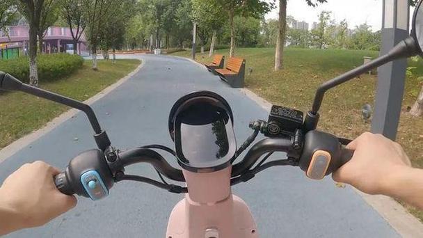电动车一拧把就往前冲
