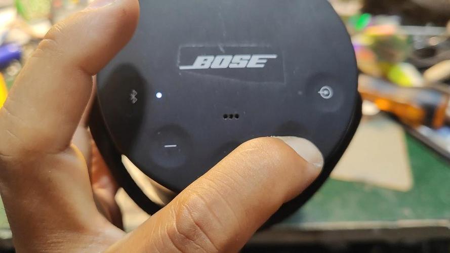 bose充电红灯一直闪但开不了机怎么解
