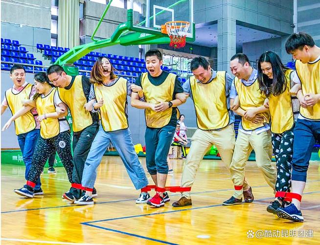 双脚绑在一起的游戏名字截图