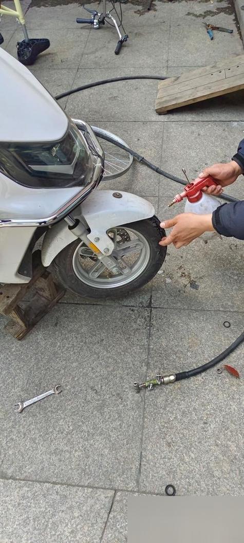 电动车一上陡坡就断电怎么办