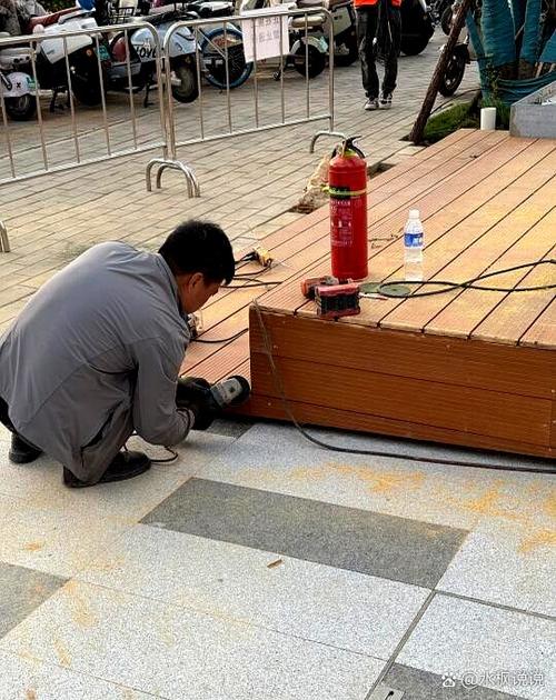 重新铺地砖需要砸了吗缩略图