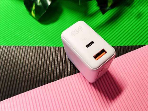 充电宝能不能一边充电一边用缩略图