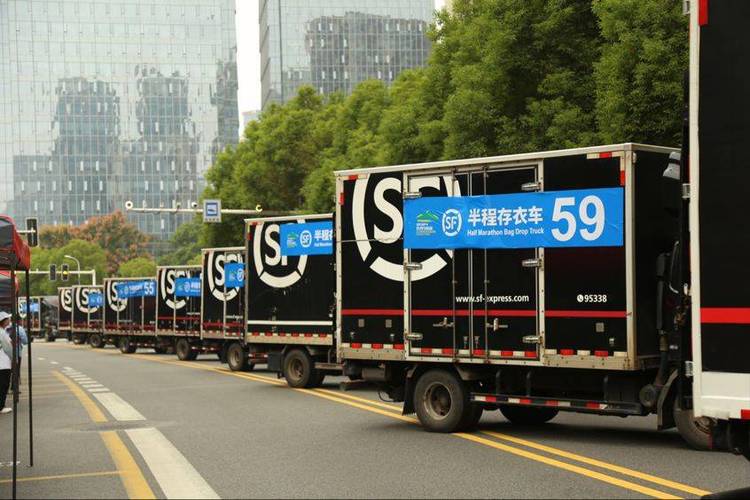 顺丰长途快递车24小时跑吗缩略图