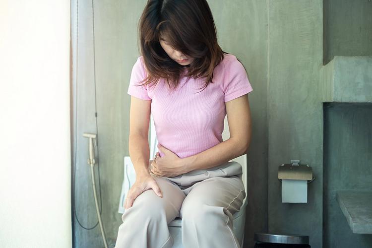 女孩腹泻拉肚子吧