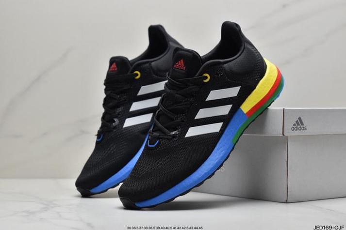 阿迪达斯鞋BOOST