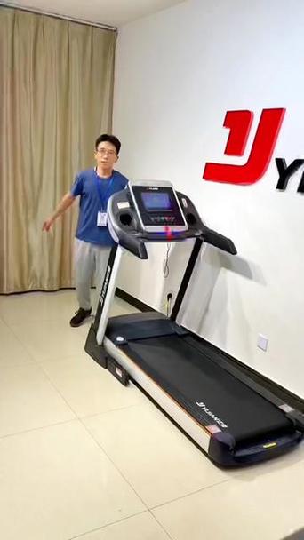 亿健跑步机怎么调坡度