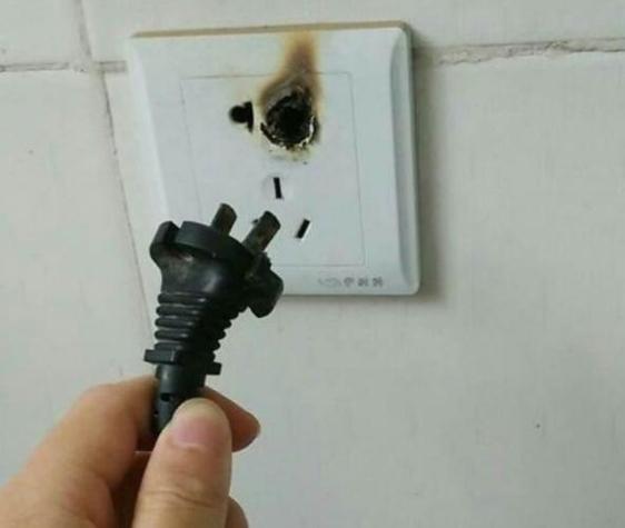 为什么插座老是烧插头图标