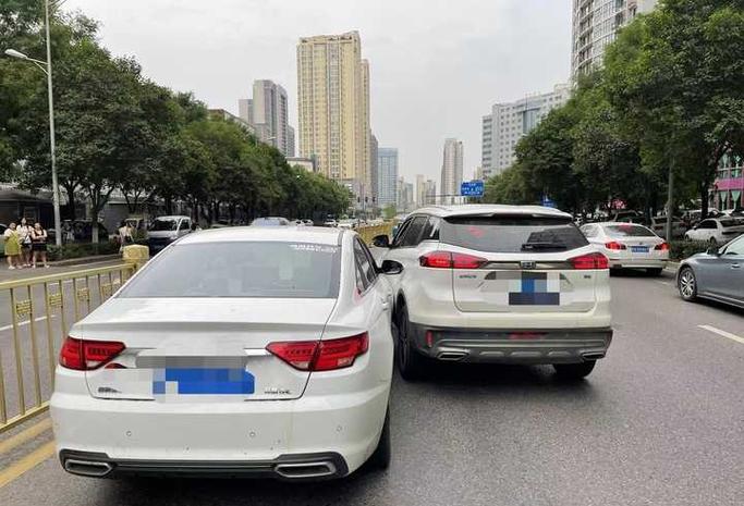 开车加塞是什么意思图标
