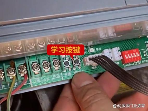 伸缩门遥控钥匙匹配方法