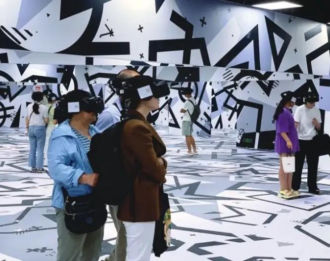 沉浸世界·大空间VR游戏体验馆截图