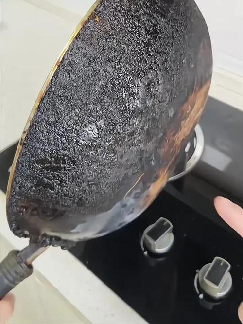 去锅底黑顽固油渍最好的方法