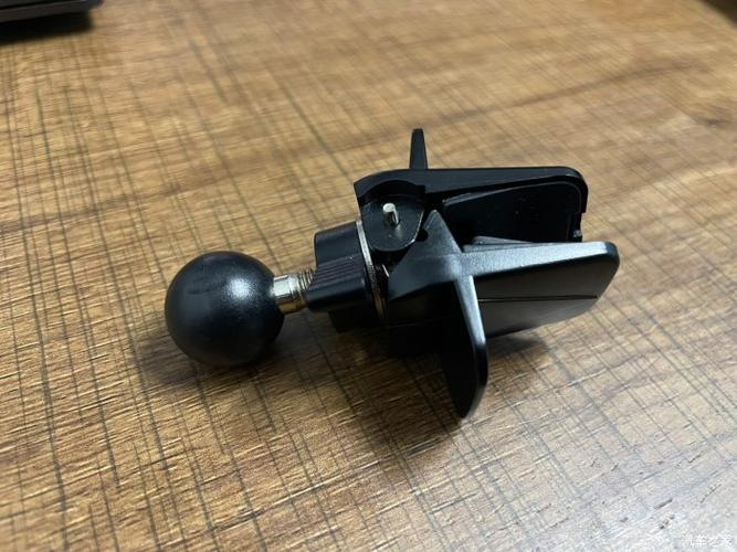 手机支架的夹子夹坏手机