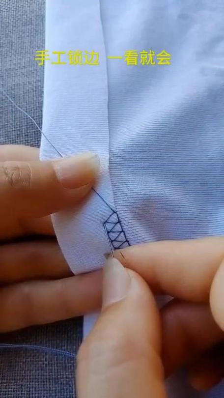 手工缝衣服看不见线的方法