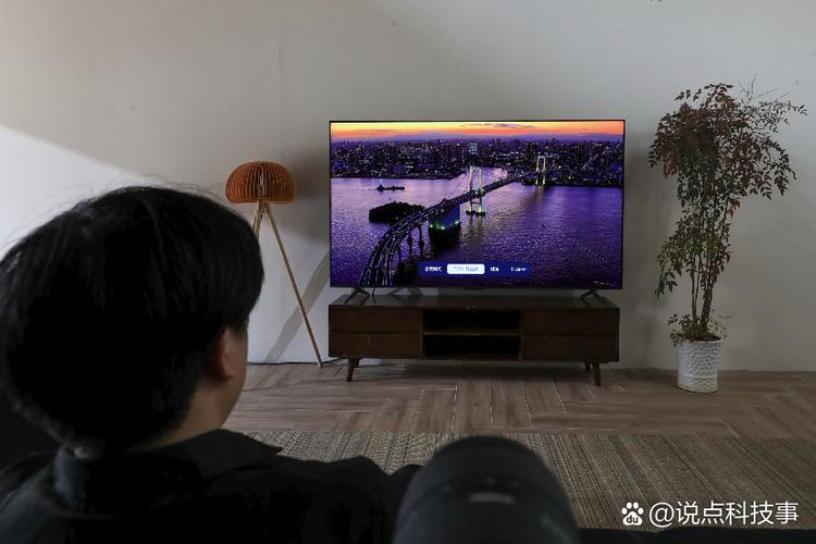 电视机上面暗下面亮是什么原因