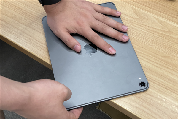 ipad变弯了可以恢复吗游戏截图