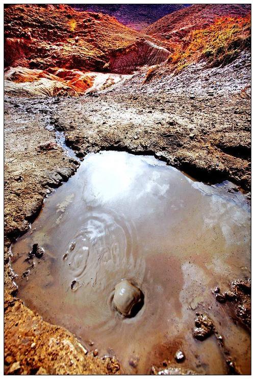 泥火山喷出的气体源自