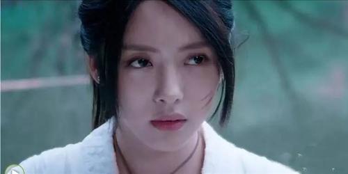 女主小时候救男主脸上留疤