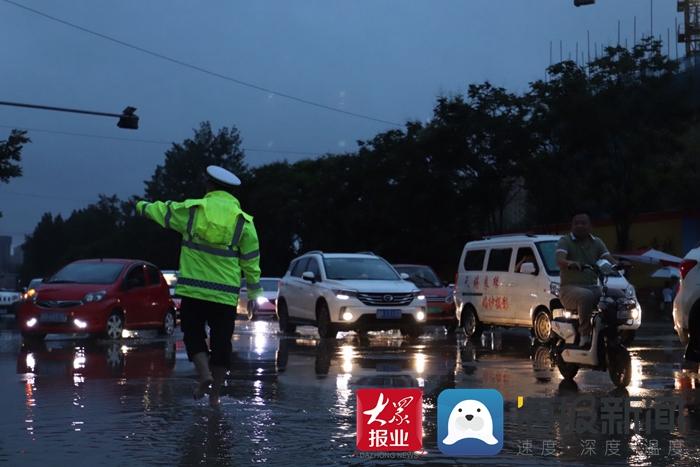 雨不停歇阻挡了勇气和冒险