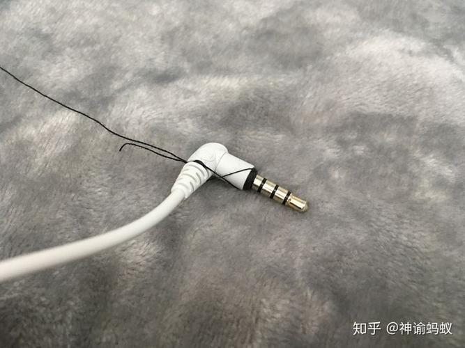 用了耳机自动弹出siri