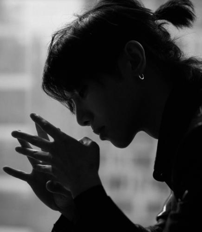男生扎小辫子图片头像图标