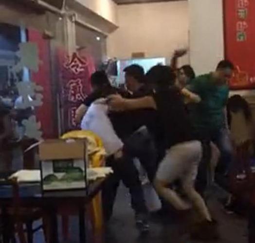 跟别人打架单挑怎么打