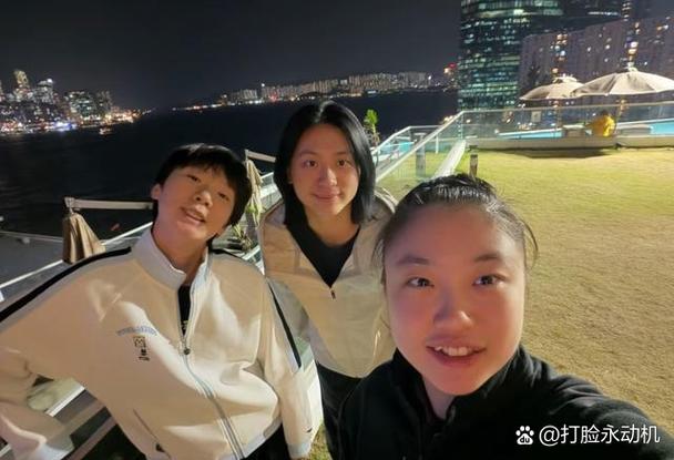 三人合影了怎么补救
