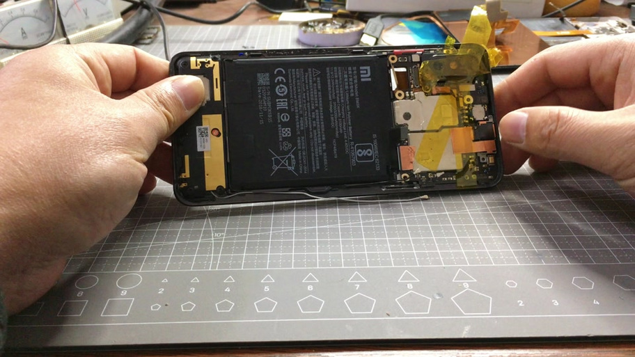 手机屏幕排线更换