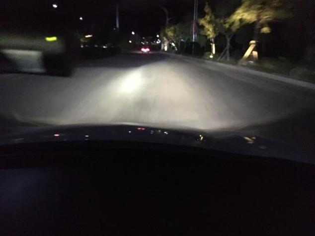 汽车近光灯中间有暗区