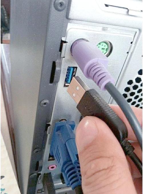 台式电脑键盘线插哪里