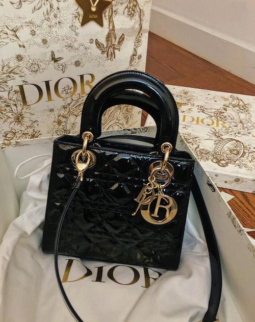 迪奥包上有dior标志吗