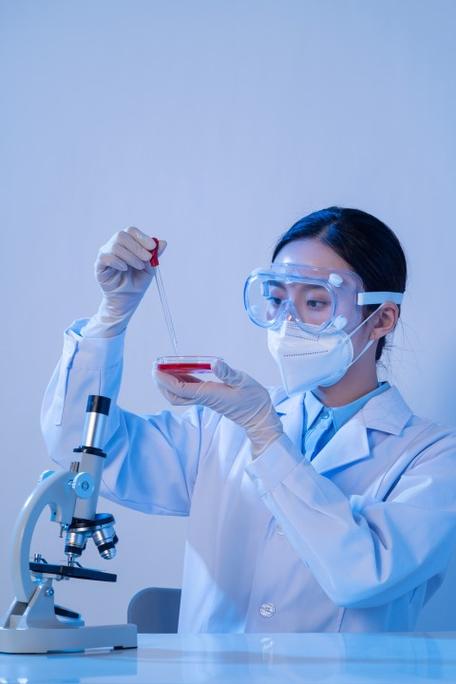 在自己身上做实验的医生
