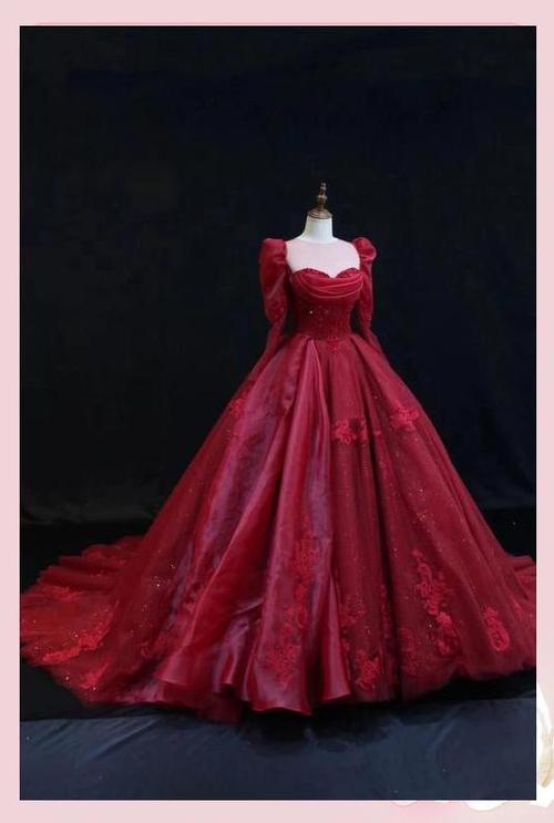 婚纱照红色礼服截图