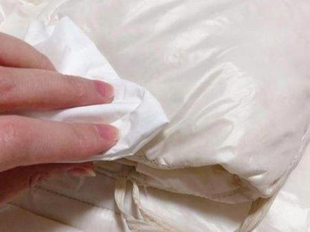 羽绒服沾上染发剂怎么去除