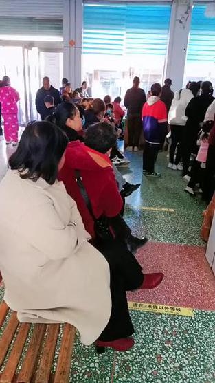 多人排队拍照的方法缩略图