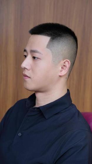 头型男生短发两边剪光