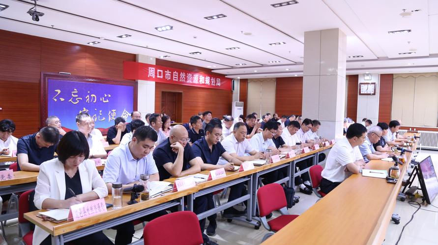 一个纟一个侯念什么