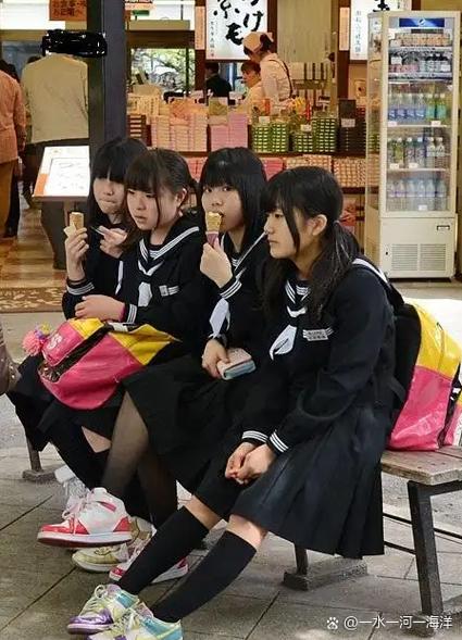 日本の中学校学生人数2023