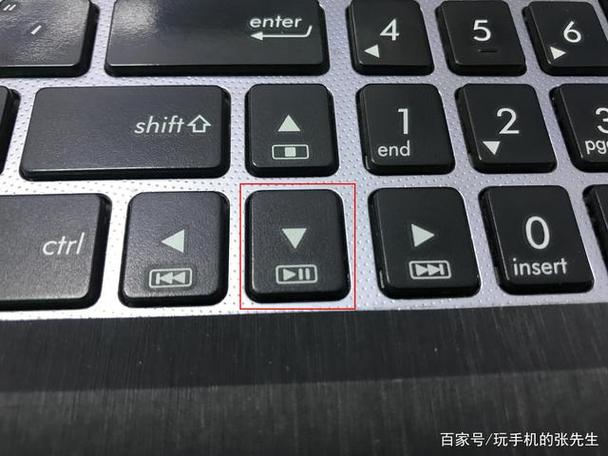 手机键盘上下一行按什么键