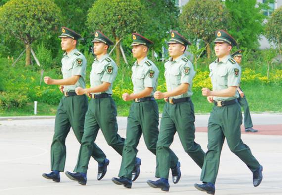 一开始有四个小兵的游戏截图