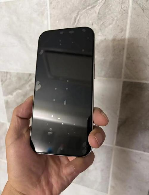 手机撕掉钢化膜后起泡