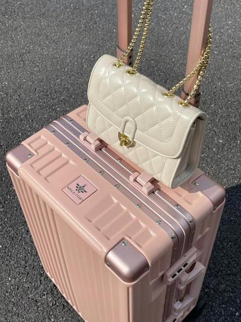 女人行李箱颜色最吉利