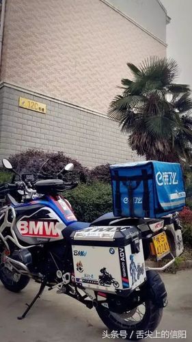 骑摩托车送外卖图标