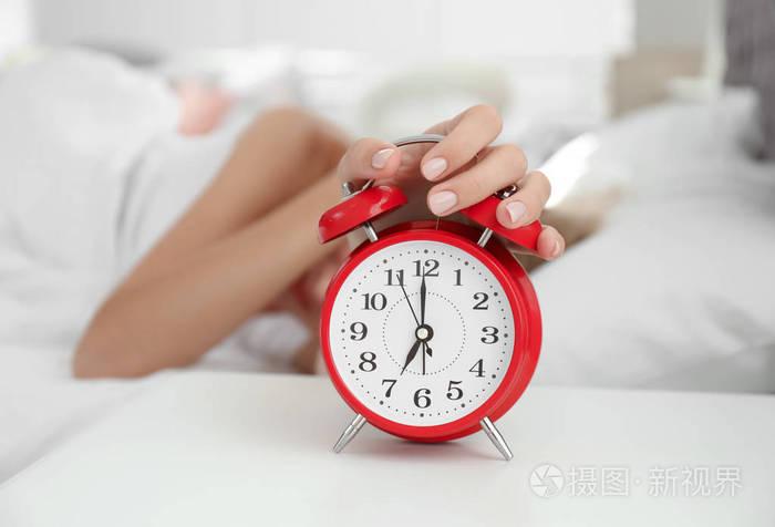 怎么提前关闭要响的闹钟