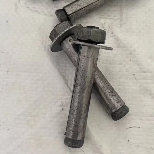 10的膨胀螺丝用14的钻头稳吗