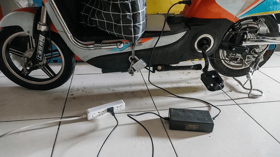 电动车充电器线露出来了缩略图