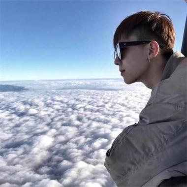 男人换微信头像说明啥