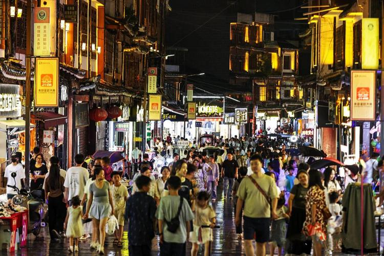 一波人走了另一波来了的成语