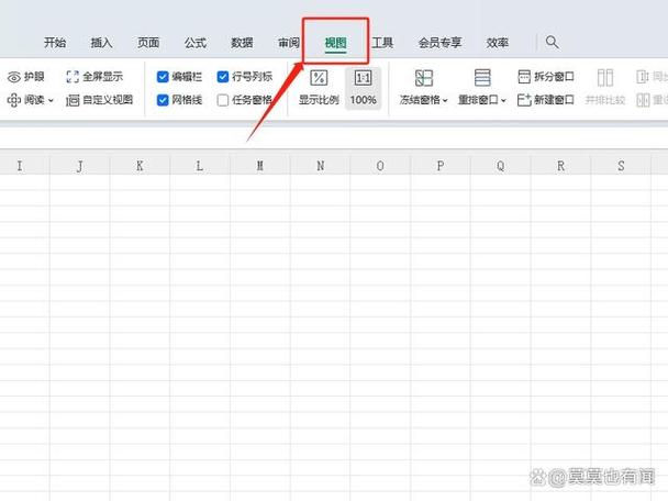 怎样把表格第一行固定不动