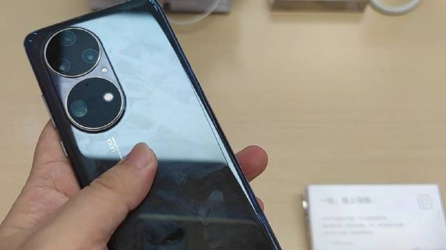 华为手机后面的圆圈